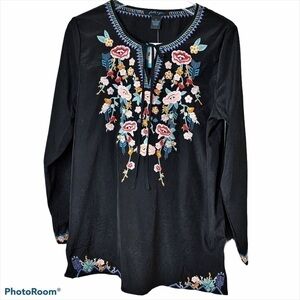 𝅺FAITH + Zoe Embroidered Tunic NWT Size M